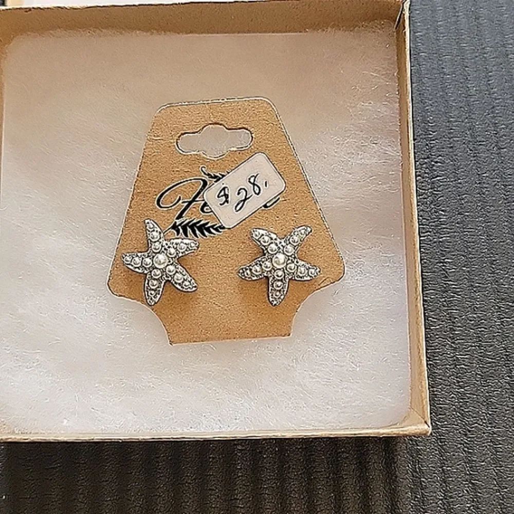 Handcrafted SeaStar Earrings - Picture 2 of 3